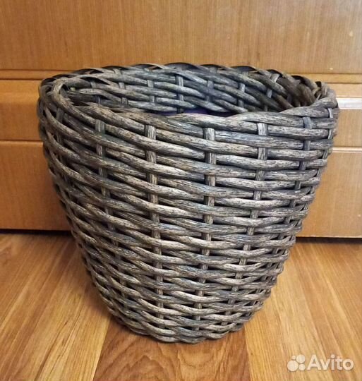 Кашпо из искусственного ротанга