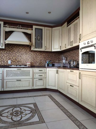 Дом 182,5 м² на участке 10,2 сот.