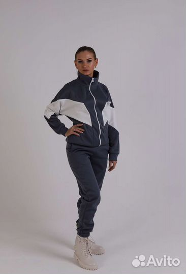 Спортивный костюм женский