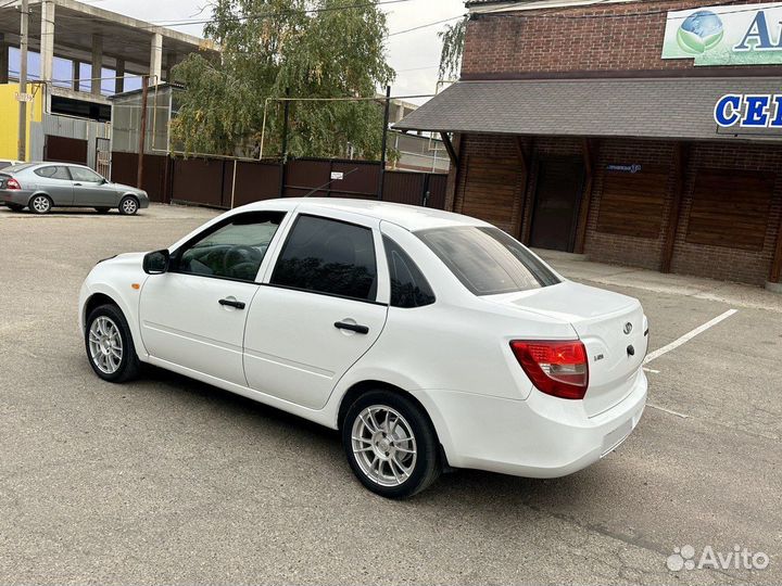 LADA Granta 1.6 МТ, 2015, 9 400 км