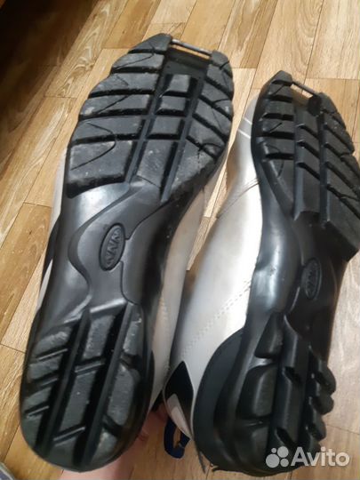 Палки лыжные, ботинки и лыжи бу