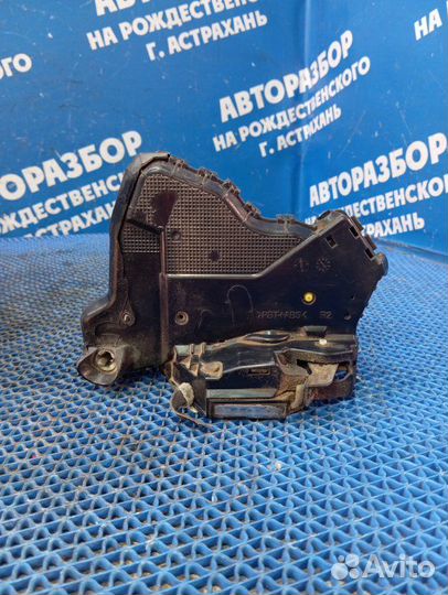 Передний правый замок двери Toyota Camry 40 седан