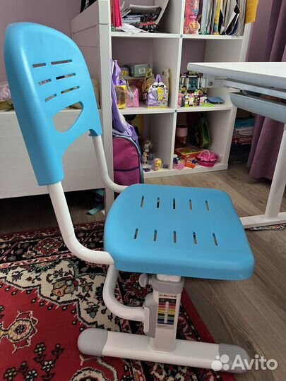 Продам растущую парту и стул
