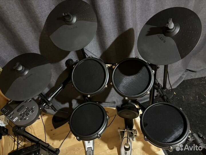 Барабанная установка Alesis Nitro Mesh Kit