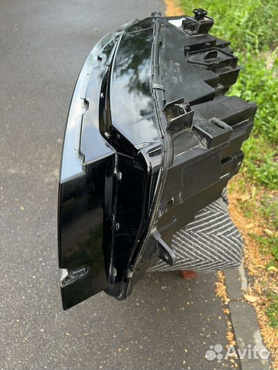 Фара правая Volkswagen Tiguan NF