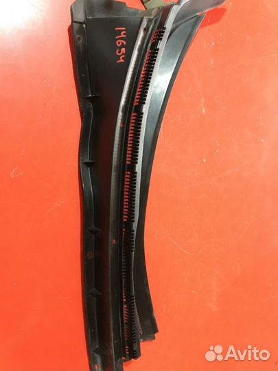 Решетка стеклоочистителя Жабо правая Mitsubishi