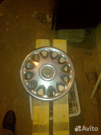 Продам 2 хромированных колпака