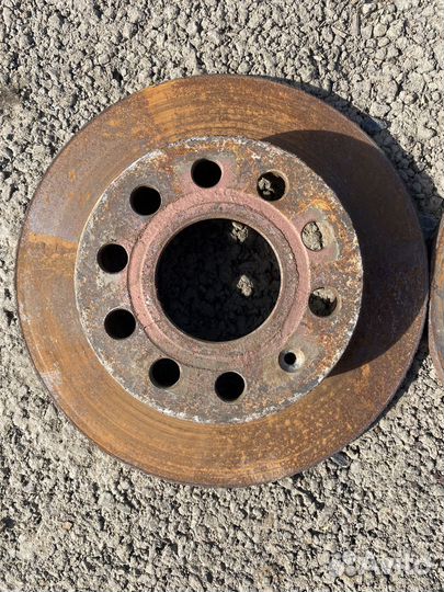 Тормозные диски задние Golf 6