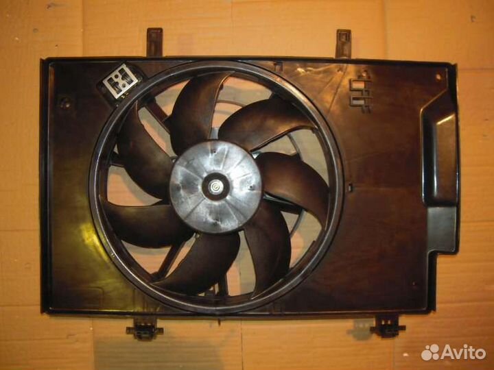 Диффузор вентилятора радиатора охлаждения в сборе