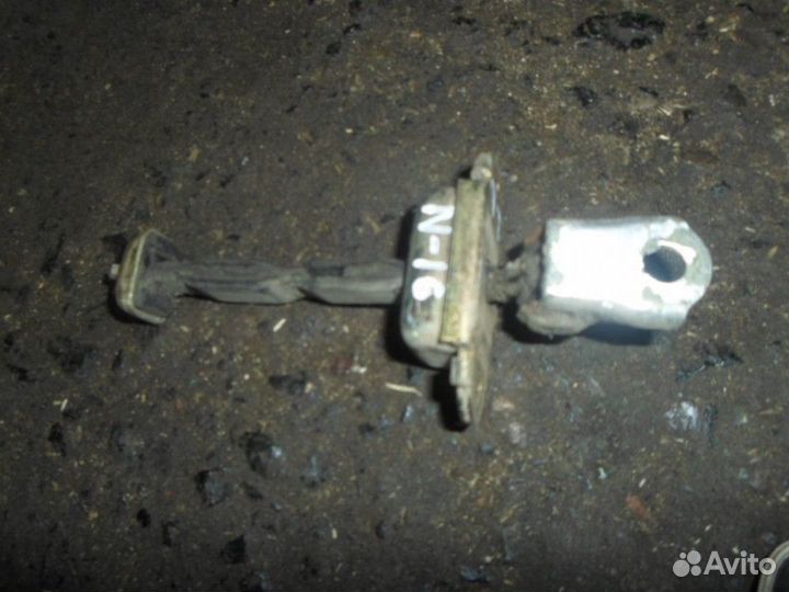Ограничитель двери задней левой Nissan Almera N16