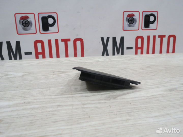 Накладка задней двери левая Hyundai Solaris 2