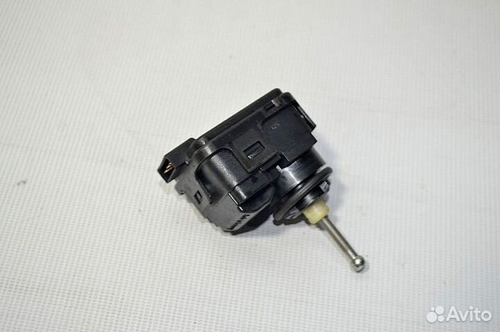 Моторчик регулировки фары, левый scania P-series