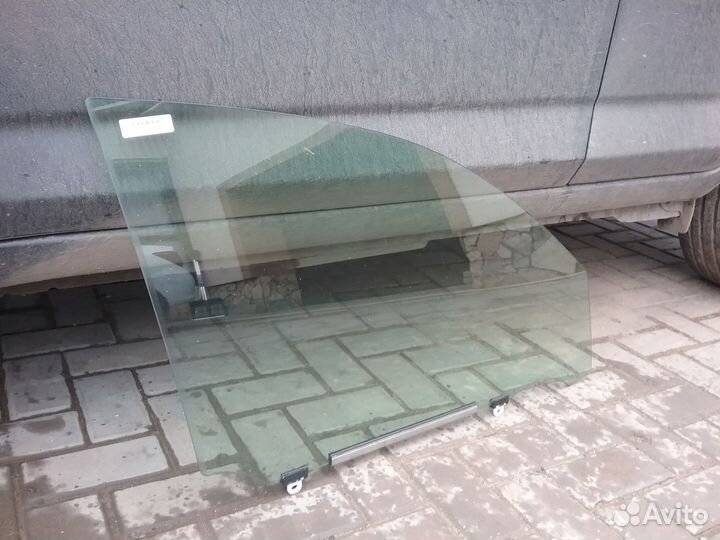 Стекло переднее правое Toyota RAV4-III