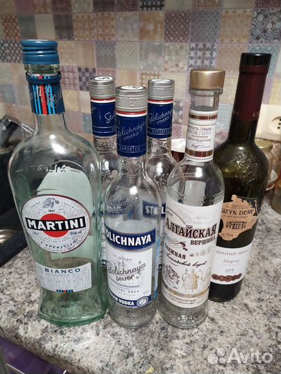 Бутылка стеклянная и банки 3 литровые