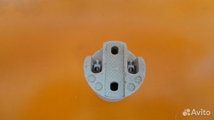 Патрон керамический E14