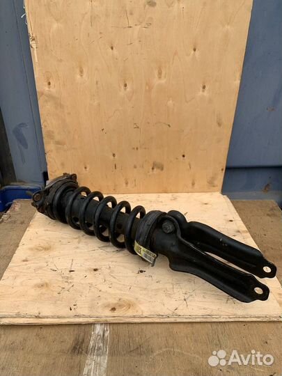 Стойка амортизатора передняя правая Jeep Cherokee