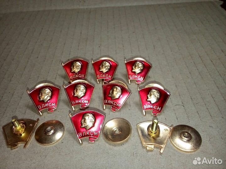 Комсомольский значок