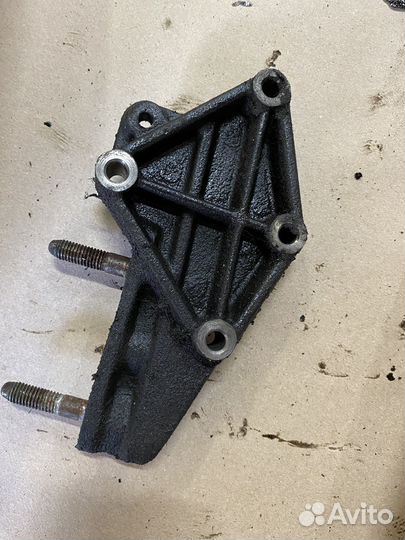 Кронштейн двигателя Chevrolet epica 2.5
