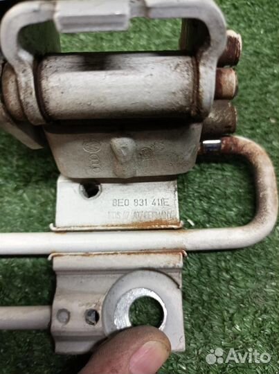 Петля двери передней левой нижняя Audi Q7 2005