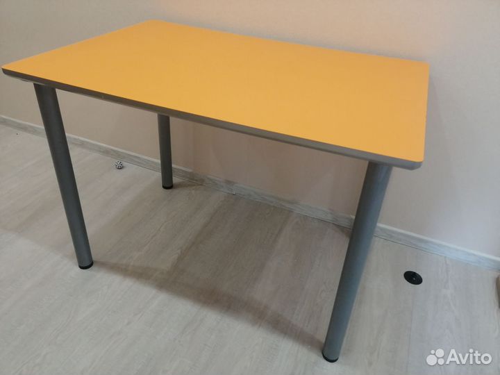 Кухонный стол