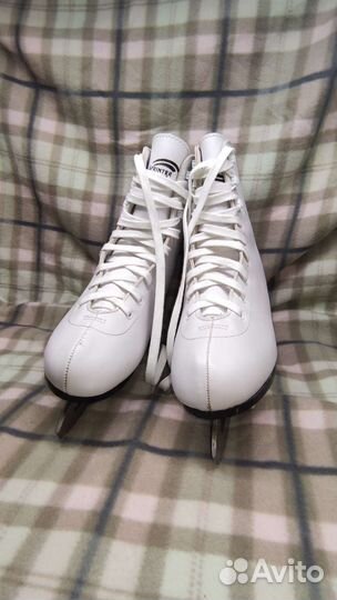 Женские коньки в отличном состоянии, размер 39/40