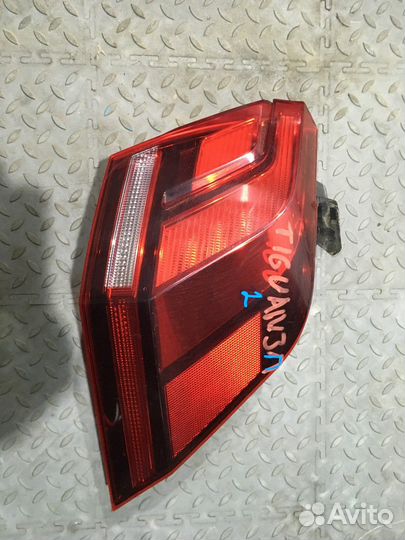Фонарь задний правый (Volkswagen Tiguan)