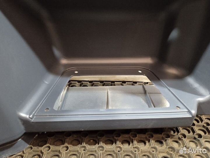 Корпус подножек правый Daf XF105