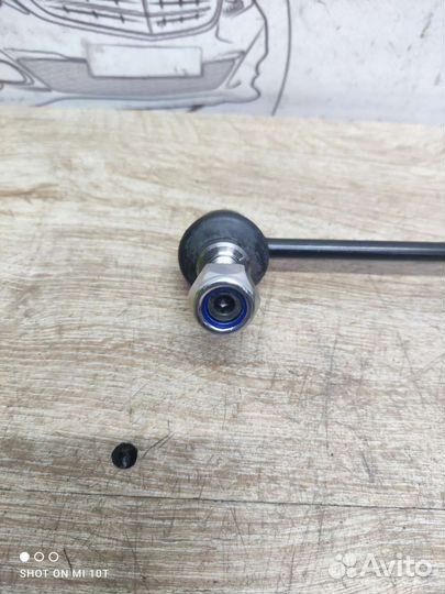 Стойка стабилизатора левая мерседес w204