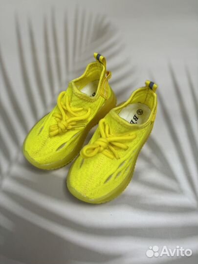 Детские кроссовки yeezy