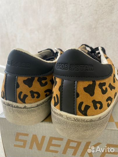 Кроссовки женские Golden Goose