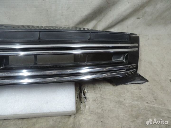 Молдинг решетка радиатора Volkswagen Tiguan 2007