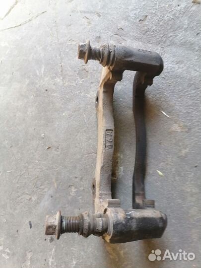 Скобы суппортов передних