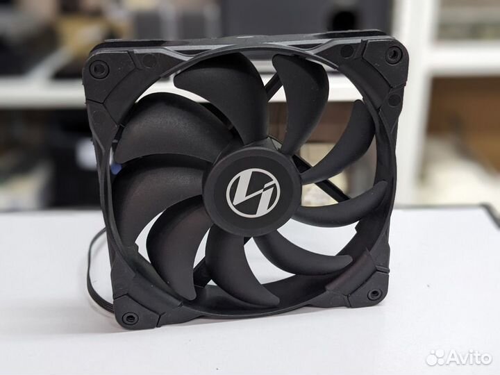 Корпусный вентилятор Lian Li 140мм