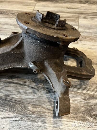 Поворотный кулак передний правый для Touareg