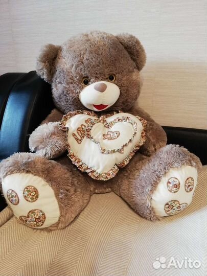 Плюшевый мишка с сердцем Love