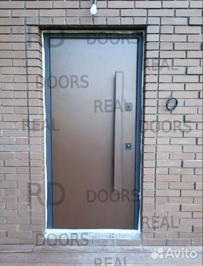 Входная уличная дверь с терморазрывом