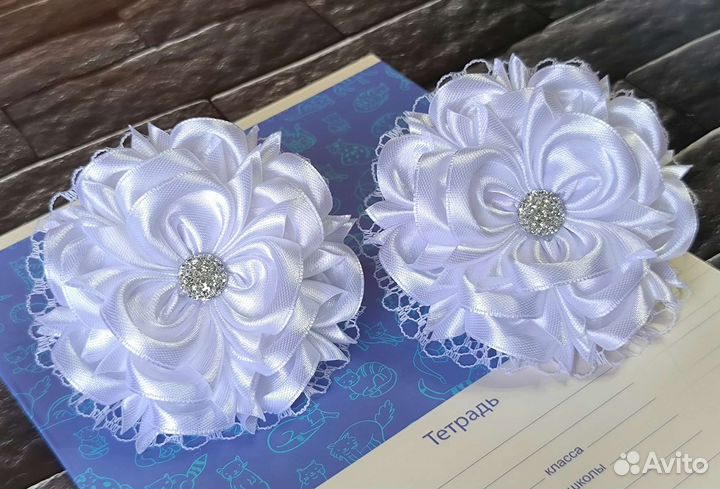 Белые банты в школу