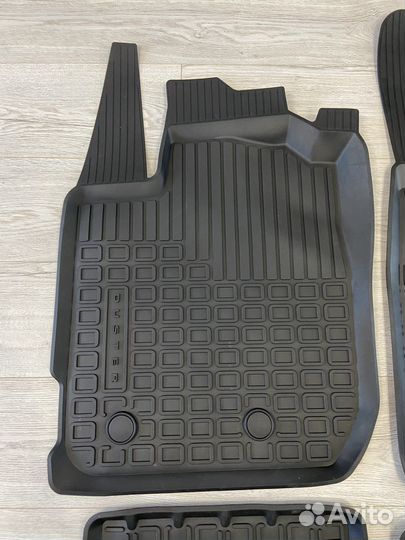 Оригинальные резиновые ковры Renault Duster 2