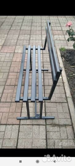 Лавочку столик на кладбище