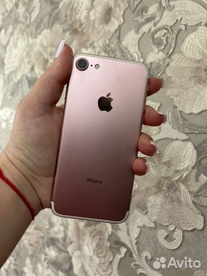 Телефон iPhone 7