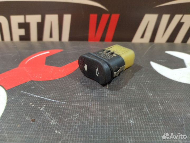 Кнопка стеклоподъемника Ford Focus 1