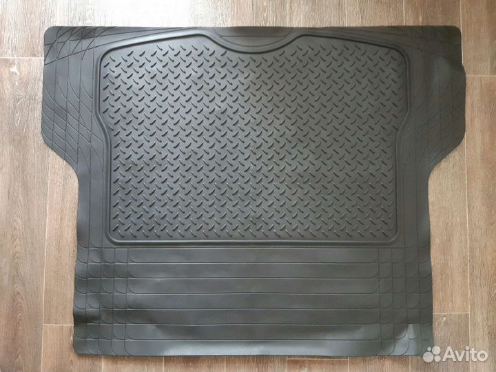Универсальный коврик в багажник