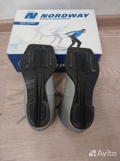 Детские лыжные ботинки. Размер 31. Подошва NN75