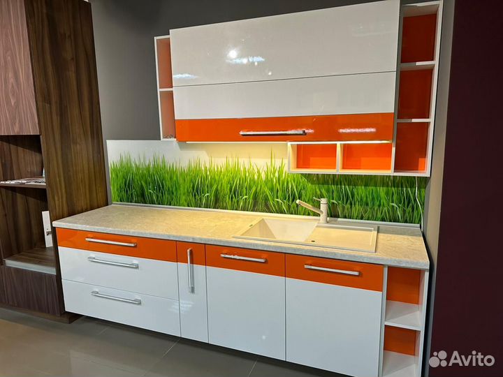Кухонный гарнитур выставочный образец