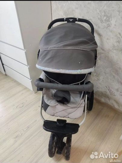 Прогулочная коляска с надувными колесами