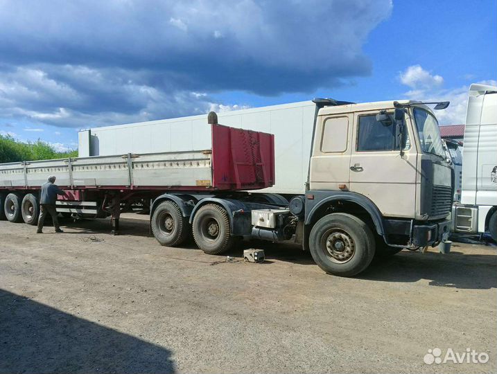 МАЗ 64229-032 с полуприцепом, 1996