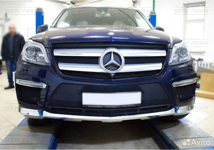 Накладка на бампер 63 AMG Mercedes GL 166