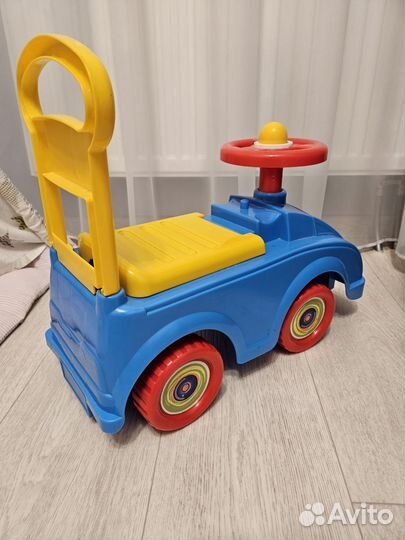 Машинка каталка детский