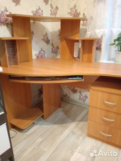 Компьютерный стол