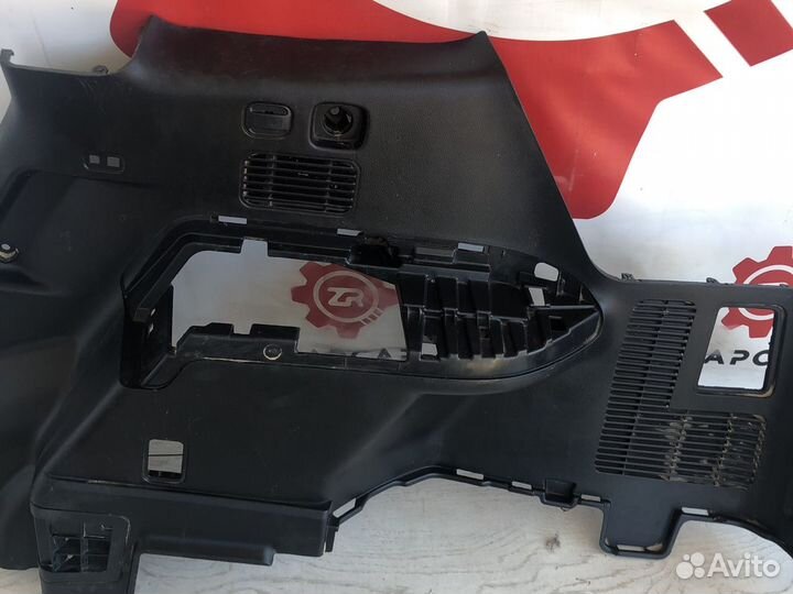 Toyota Highlander Обшивка багажника